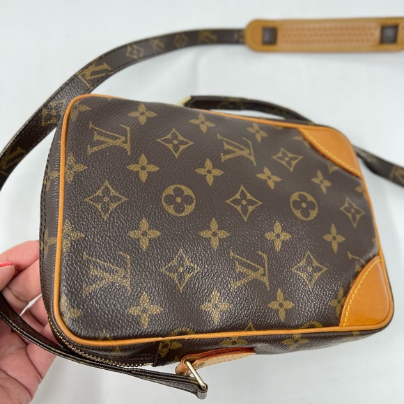 Louis Vuitton Danube PM Monogram Crossbody Unisex - Picture 5 of 16